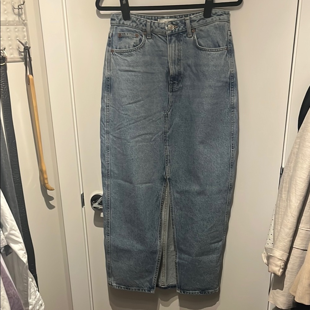 MANGO Long Denim Skirt with front slit. Size S
EUC. Light blue wash